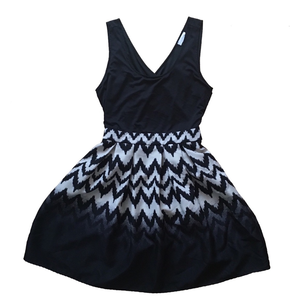 Charming Charlie B&W Chevron Crisscross Back Dress
